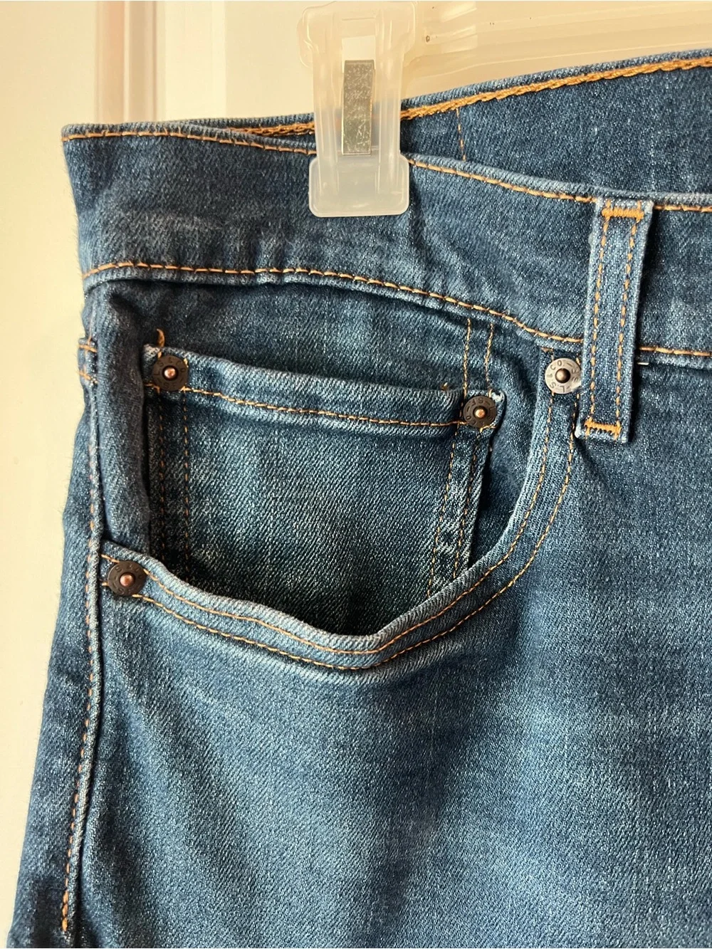 Classic Men's 505 Straight-Leg Levi’s Jeans in Dark Blue. 34 x 36
